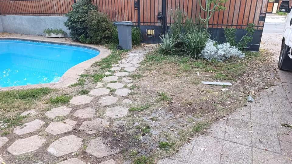 Después del retiro de escombros en área de piscina limpia y recuperada